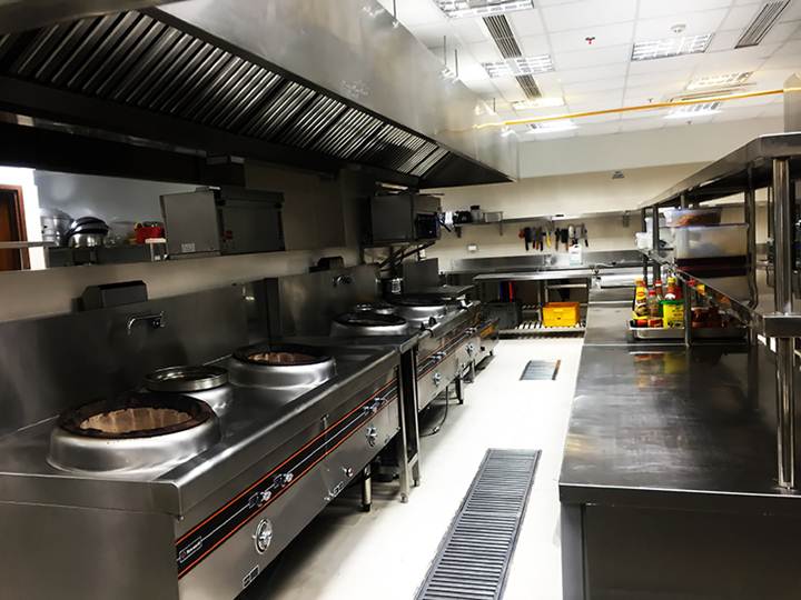 Khi thiết kế bếp nhà hàng nhỏ, có những nguyên tắc tối ưu giúp bạn tận dụng tối đa không gian và thiết kế bếp sao cho tiện nghi và đáp ứng nhu cầu khách hàng. Những lời khuyên và nguyên tắc này sẽ giúp bạn thiết kế bếp nhà hàng nhỏ đạt hiệu quả tối đa.