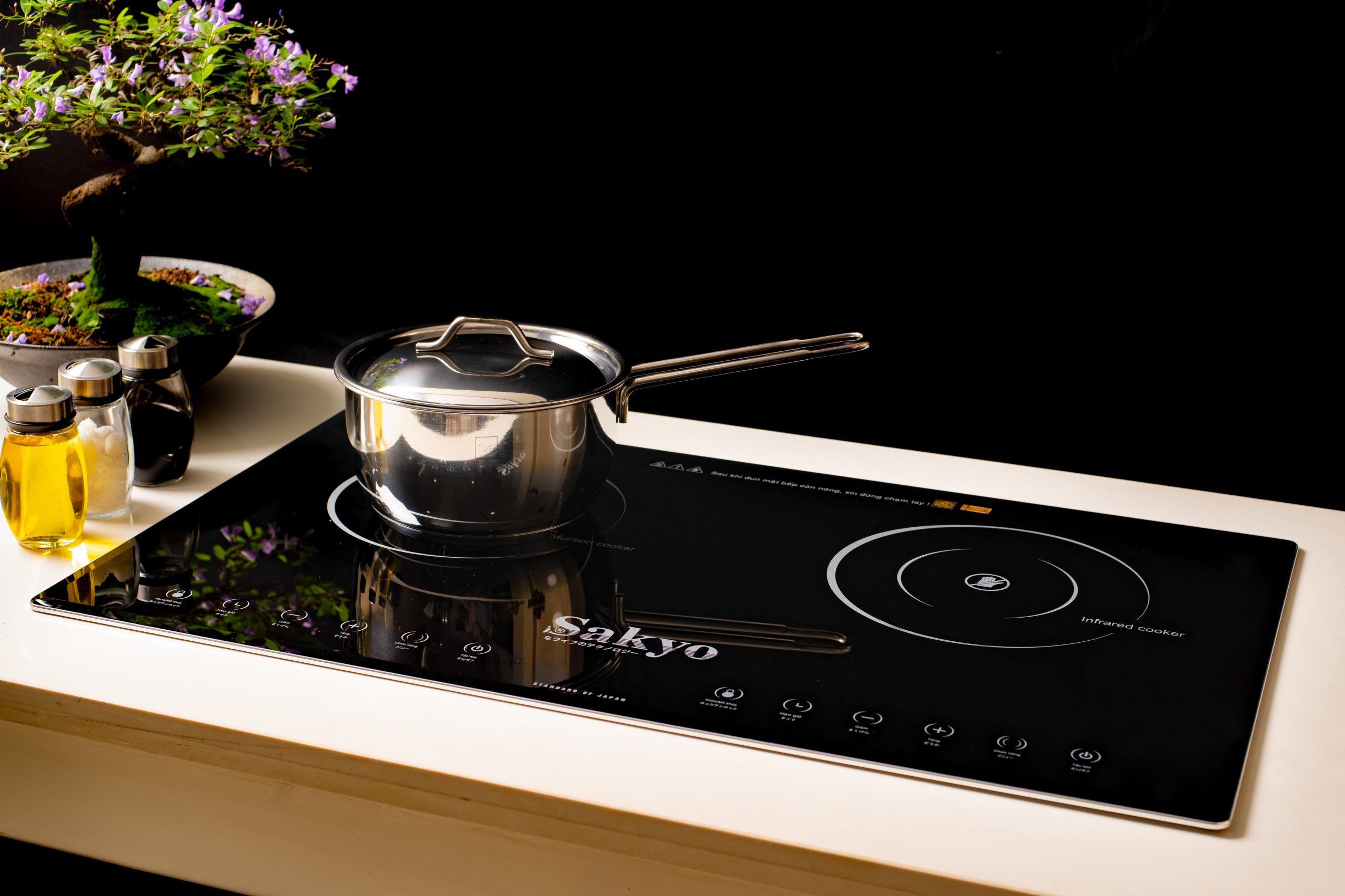 Bếp đôi từ và điện quang Sakyo